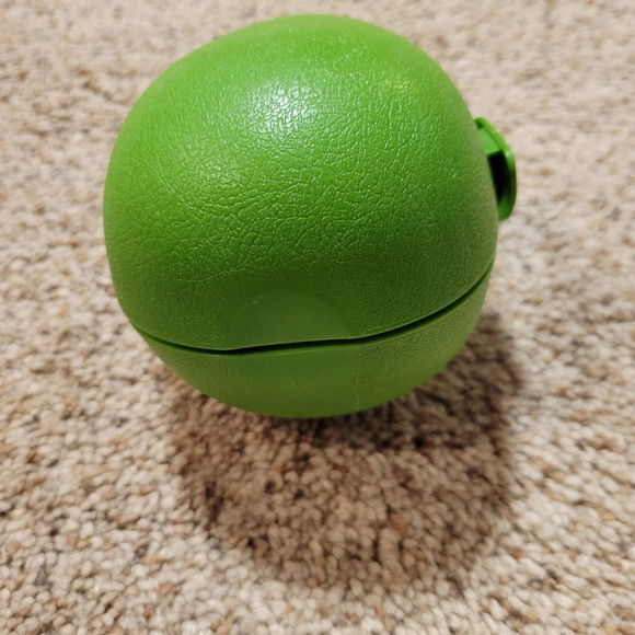 Tupperware Avocado Keeper Green 6358A-4 Storage - Picture 6 of 6